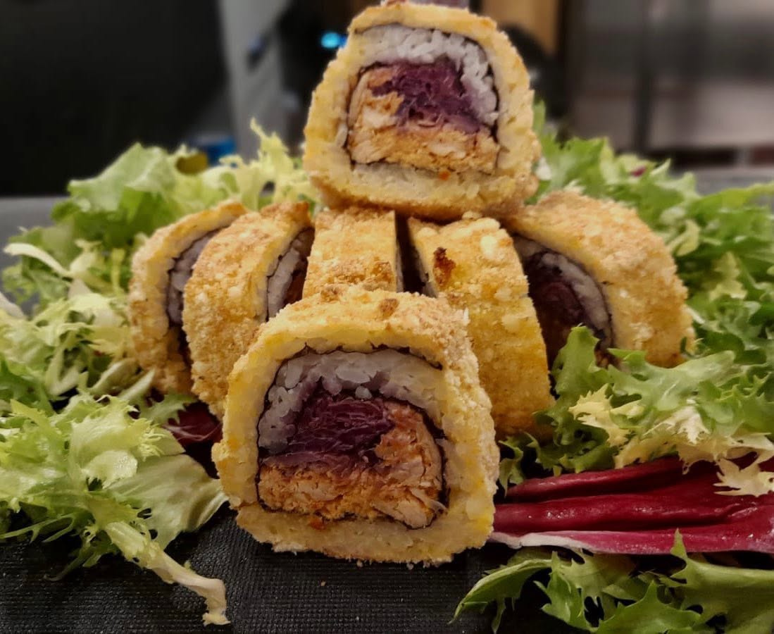 Sushi roll di pollo impanato
